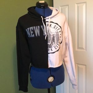 New York Cropped Hoodie
